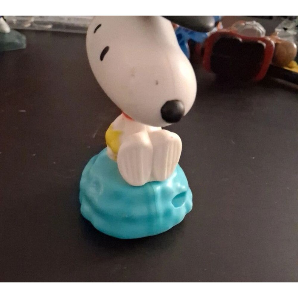 Peanuts Snoopy Joe Cool Wind-Up Toy Figure Blue Base